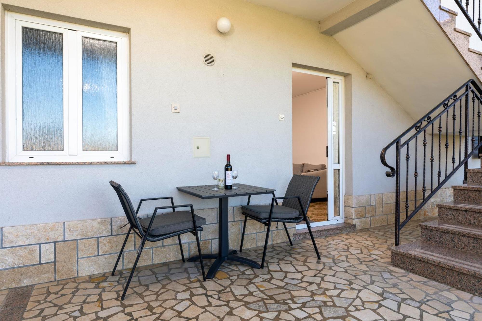 Lovely House Lindi In Porec Exterior photo